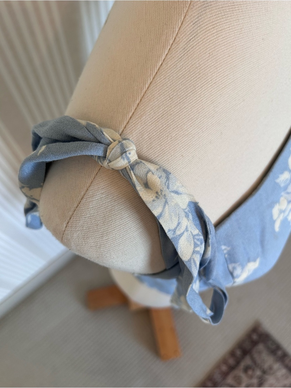 Reformation Ellora Floral Tie-Shoulder Square Neck Crop Top Light Blue Sz 8 NEW - Picture 11 of 11